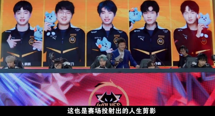加速了足球