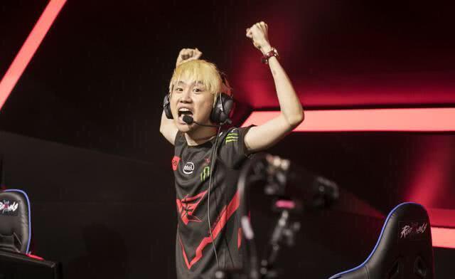 他在一次访 他在一次访